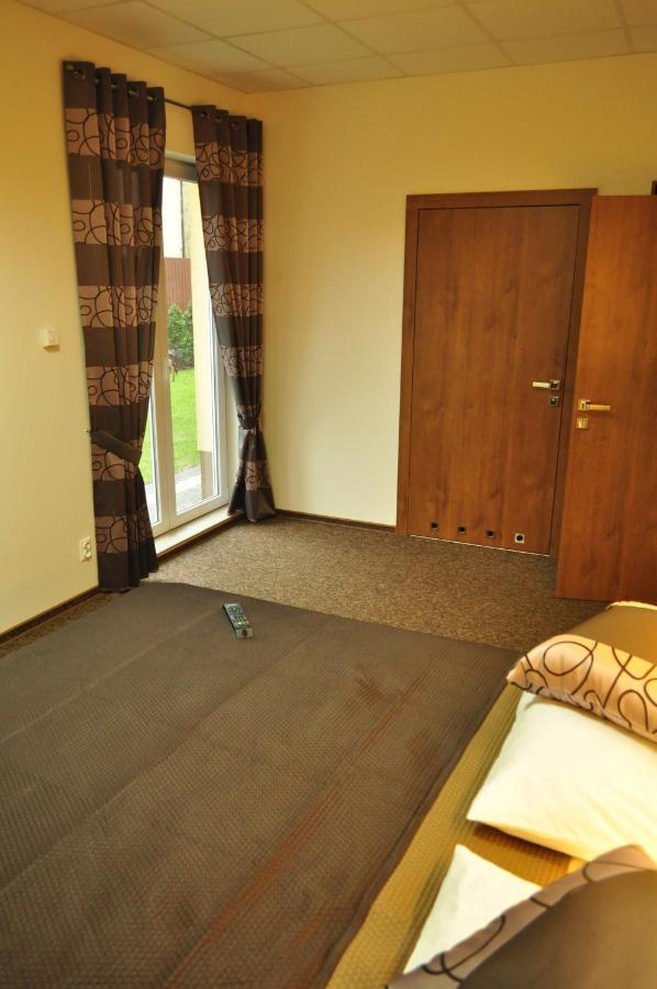 Villa B&B ワルシャワ エクステリア 写真