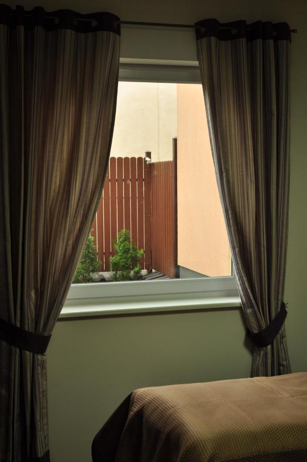 Villa B&B ワルシャワ エクステリア 写真